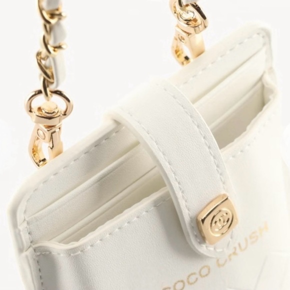 Chanel Coco Crush Smartphone Card Holder
Novelty Crossbody Pouch - Picture 6 of 8